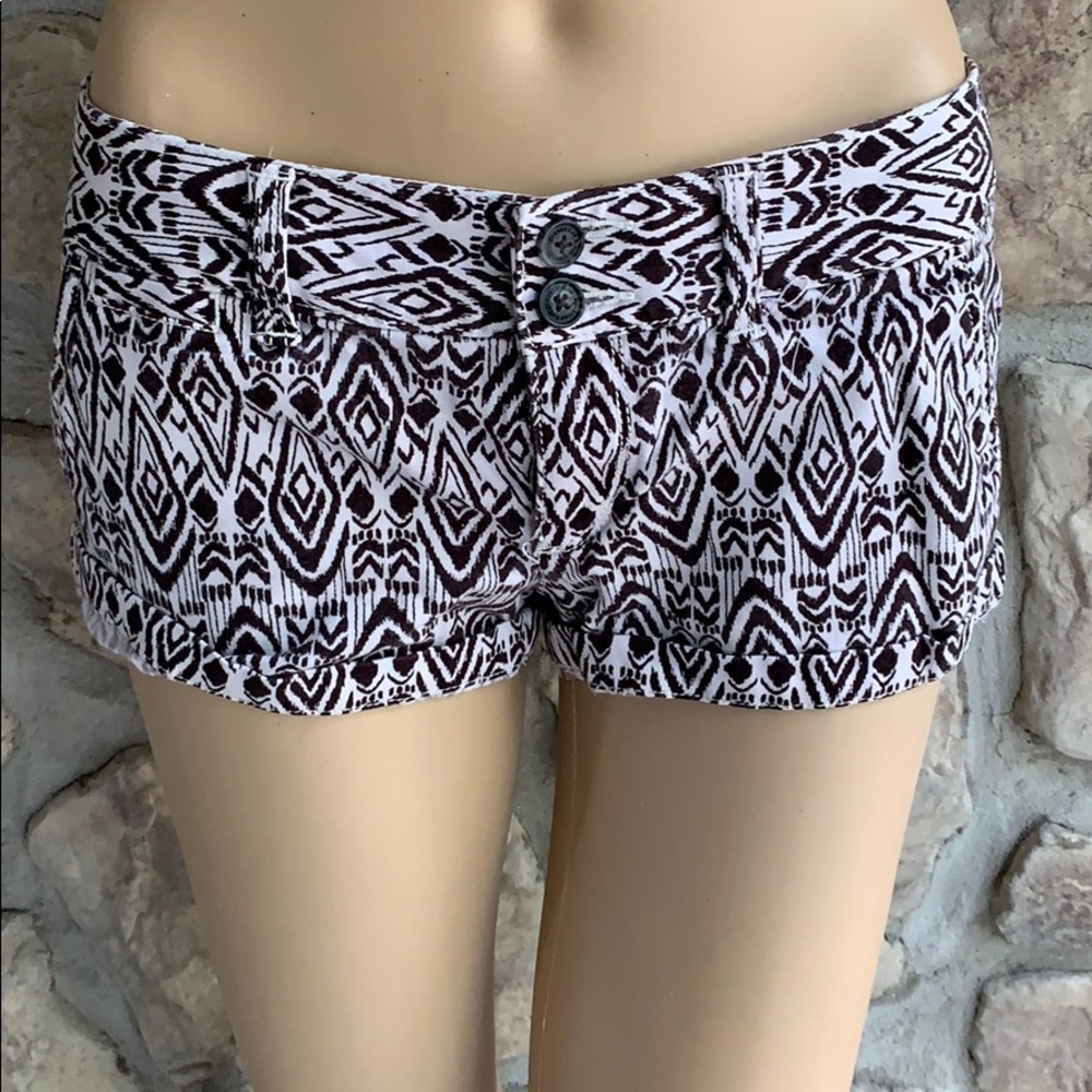 AMERICAN EAGLE | Black White Patterned Shorts